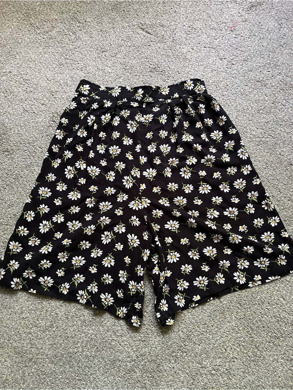 Vintage Daisy Print Long Shorts (M)